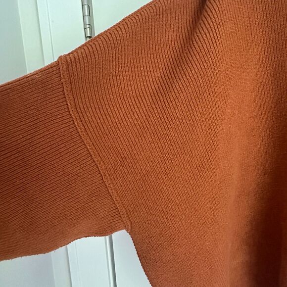Size S Oversized Copper Orange Sweater. Good condition - no holes, wear, stains - Picture 5 of 7